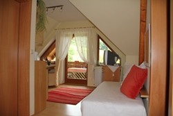 Wohnung_2_mit_Sofa.jpg