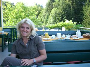 2006_07_16_Fr__hst__ck_auf_der_Terrasse__Custom_.JPG