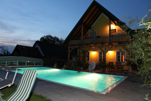 Schwimmbad_am_Abend.jpg