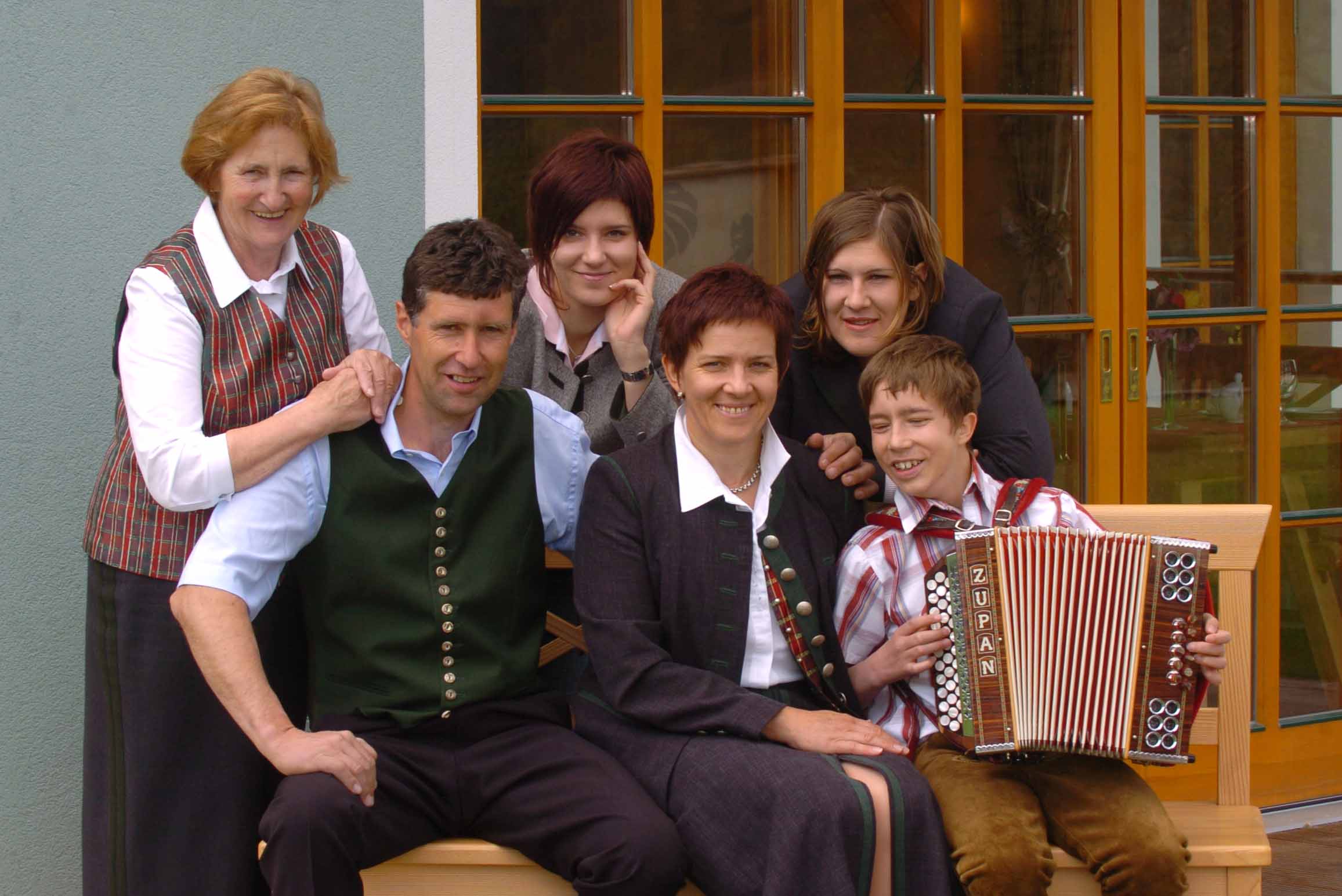 fam_sitz_haus_1.jpg