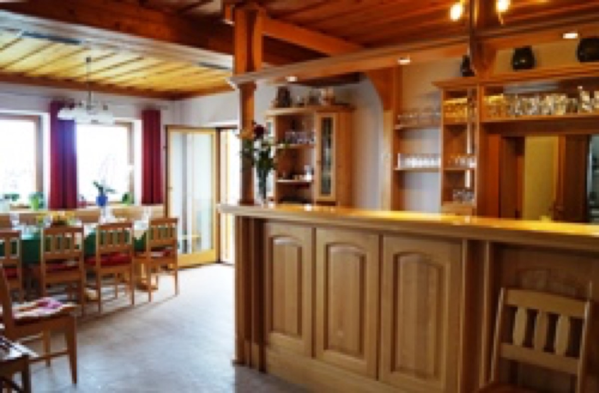 Weingut-Gästezimmer Tschermoneg