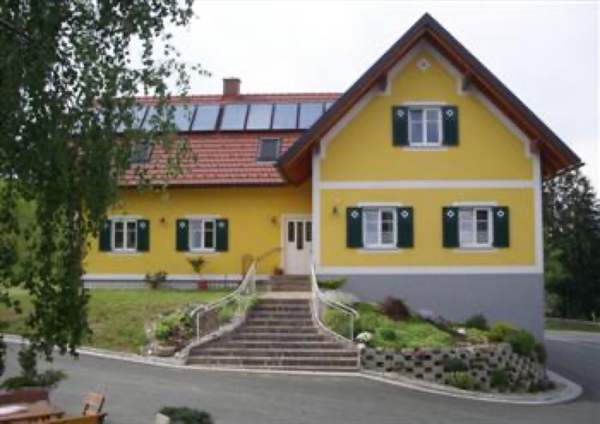 Weingut-Buschenschank-Gästezimmer Rack